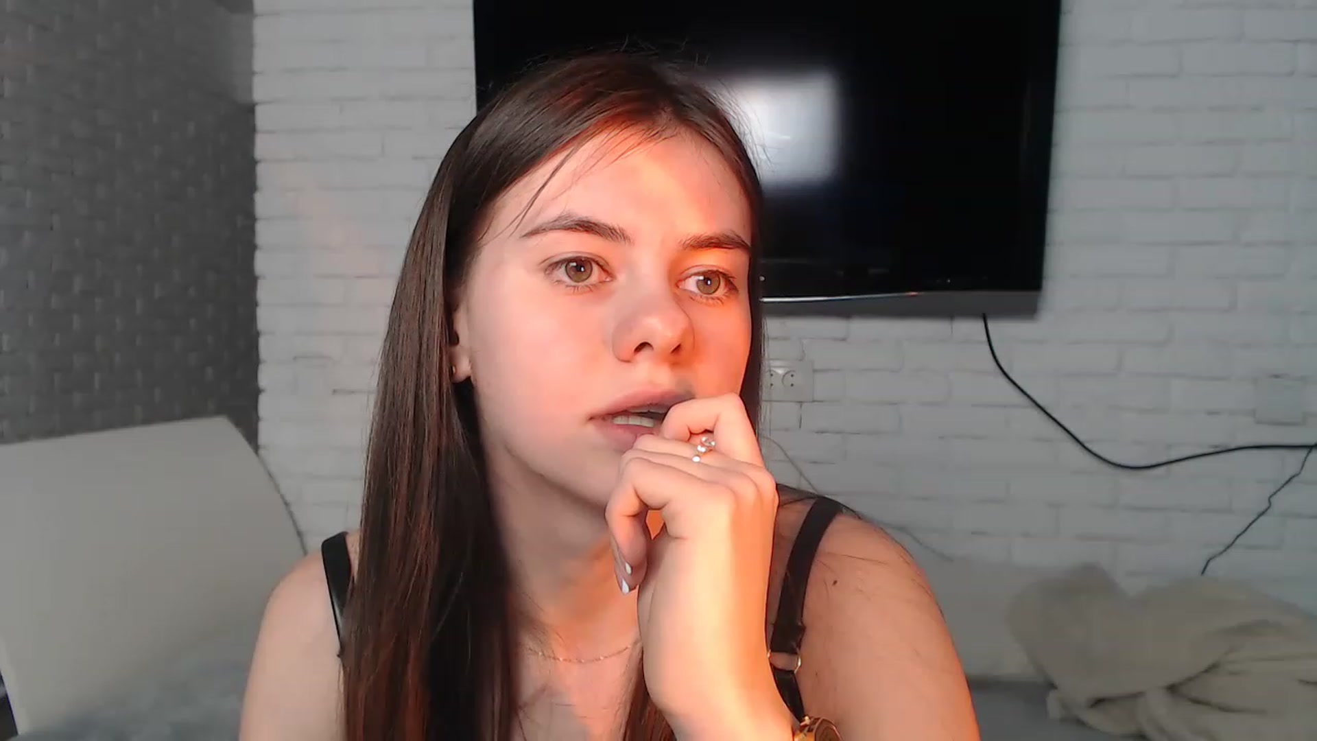 Gallery image thumbnail from ZoeMI's myfreecams stream on, 05/01/2023, 10:03 image 17 of 20