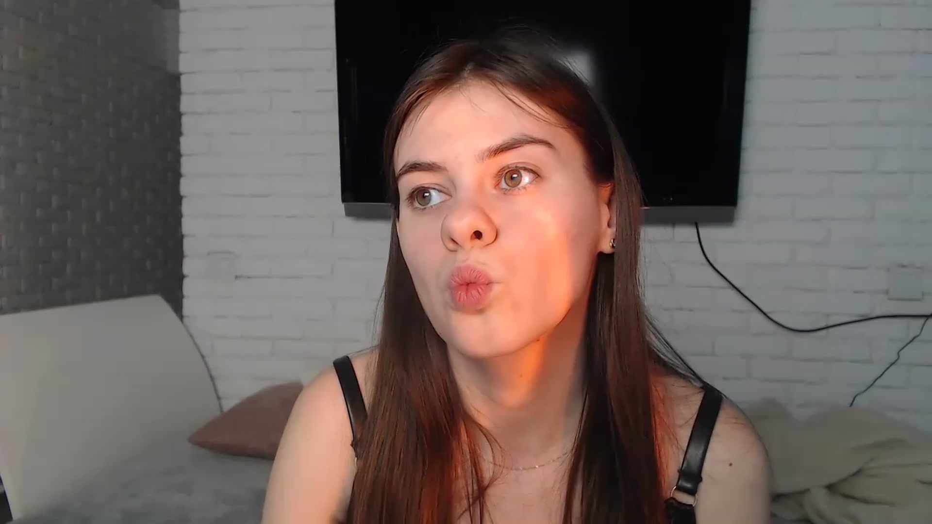 Gallery image thumbnail from ZoeMI's myfreecams stream on, 05/01/2023, 10:03 image 16 of 20
