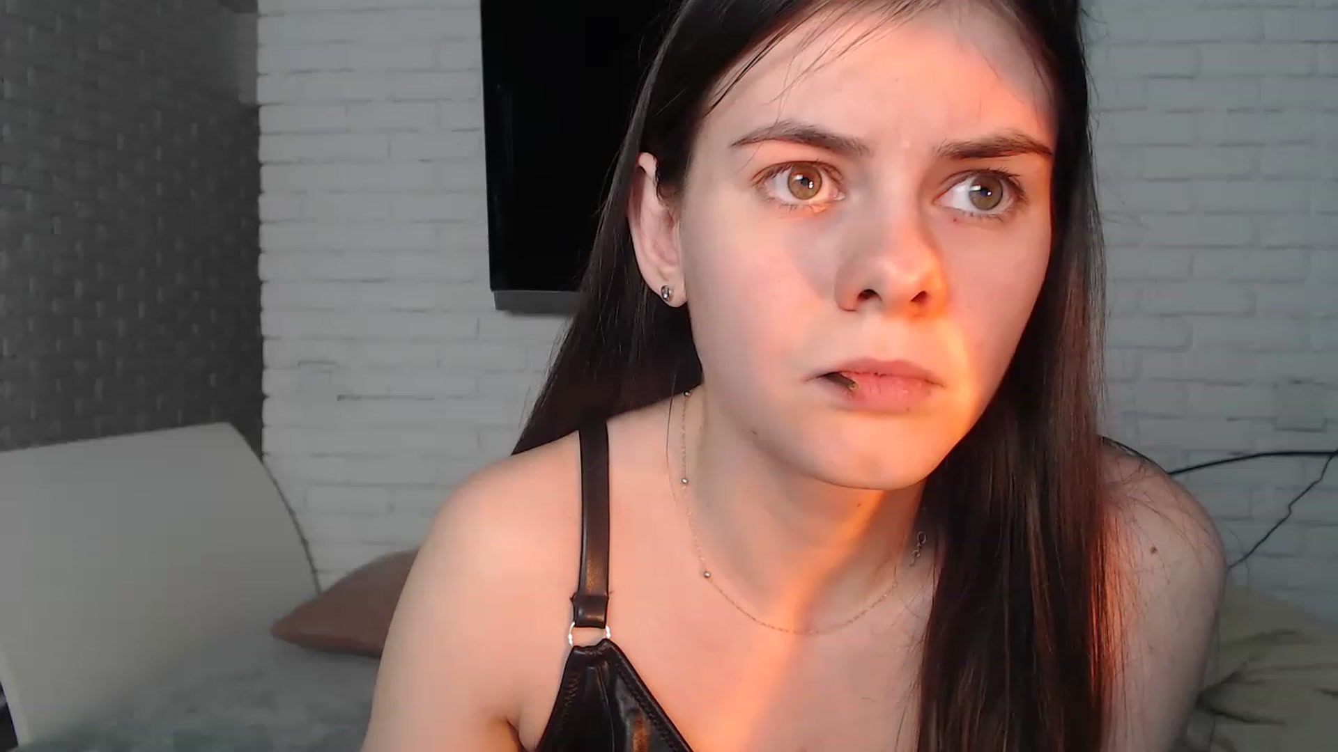 Gallery image thumbnail from ZoeMI's myfreecams stream on, 05/01/2023, 10:03 image 18 of 20