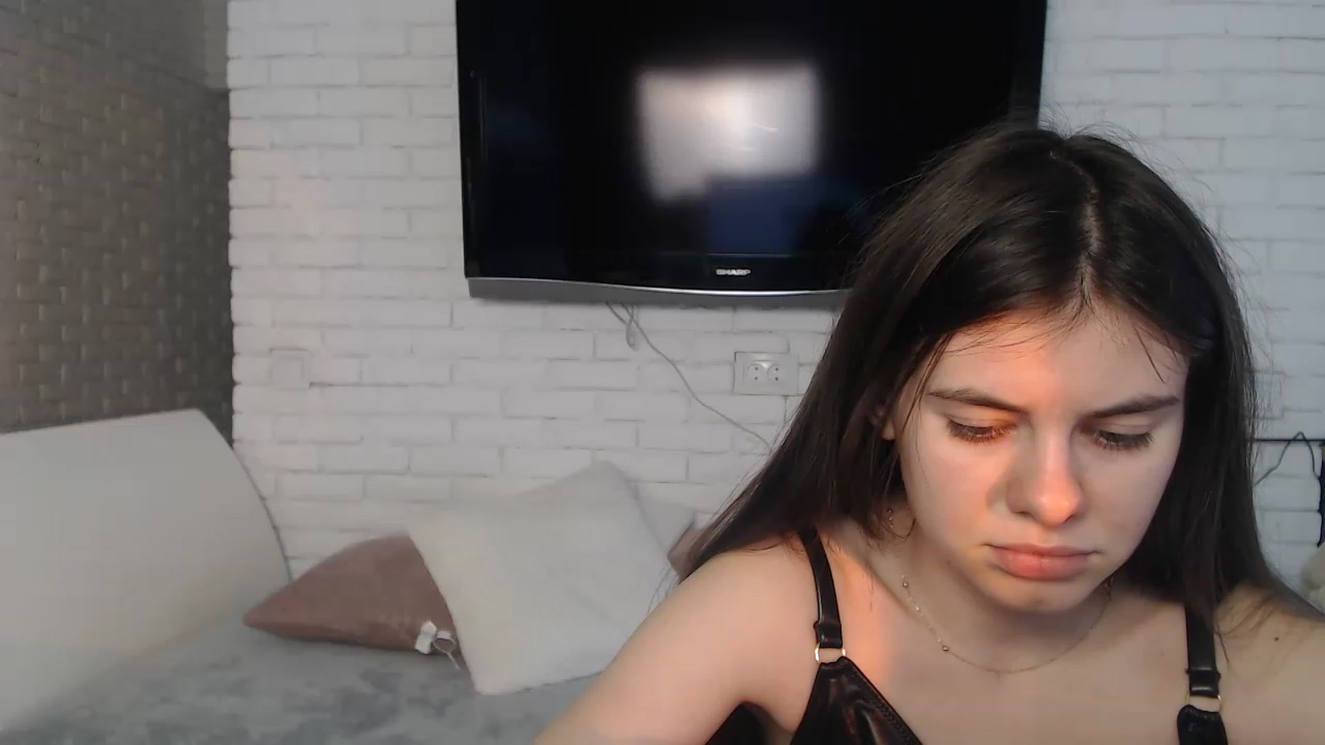 Gallery image thumbnail from ZoeMI's myfreecams stream on, 05/01/2023, 12:28 image 8 of 20