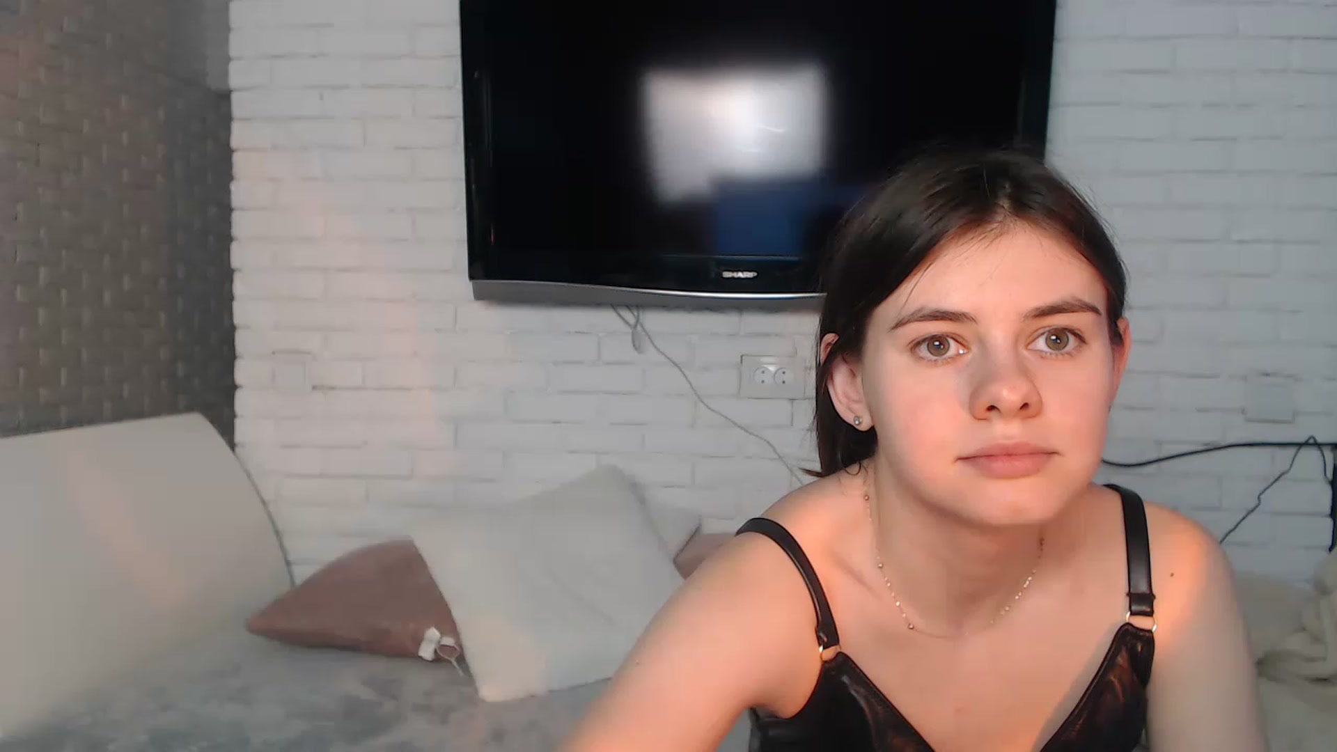 Gallery image thumbnail from ZoeMI's myfreecams stream on, 05/01/2023, 12:28 image 15 of 20
