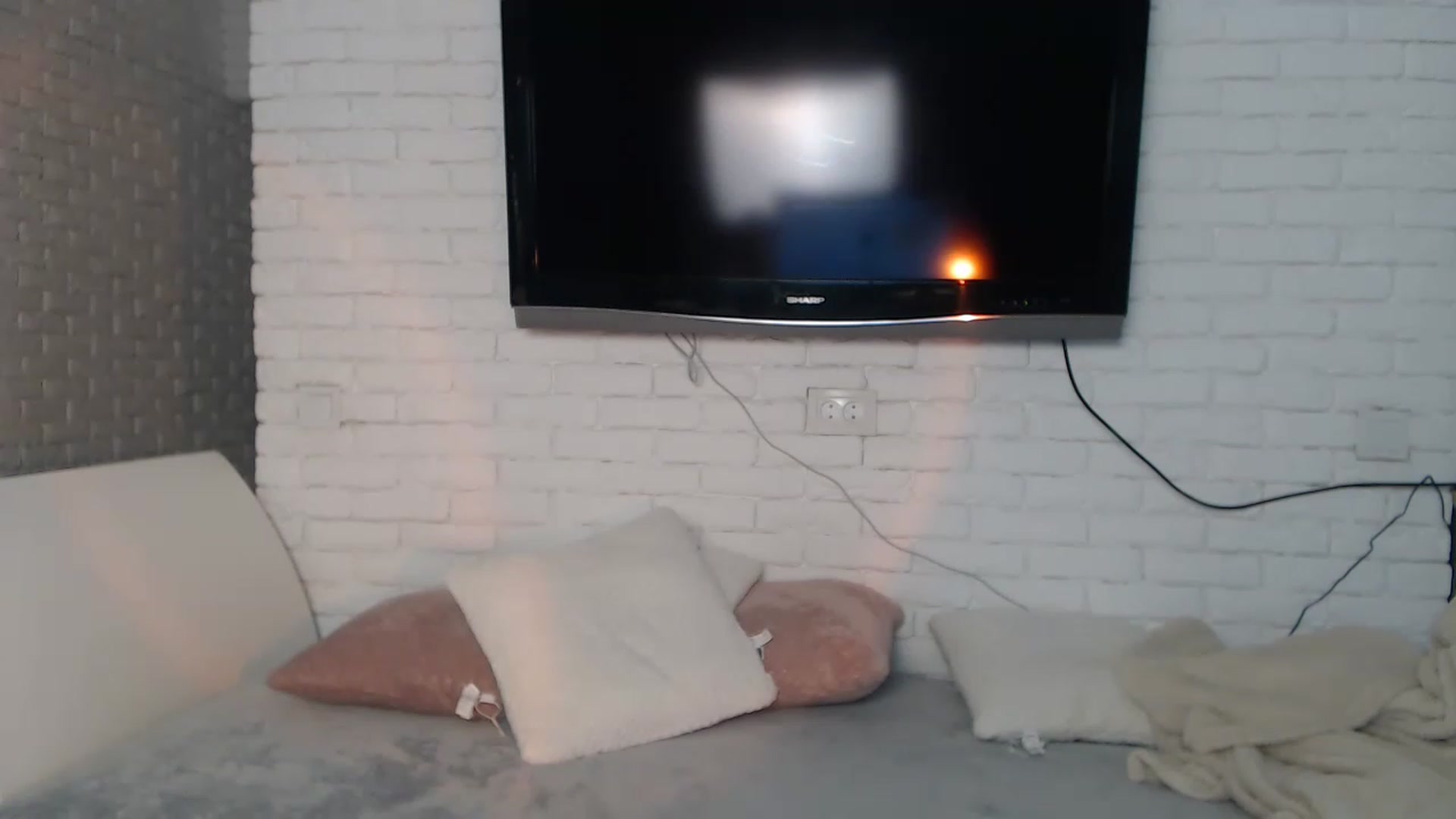 Gallery image thumbnail from ZoeMI's myfreecams stream on, 05/01/2023, 12:28 image 16 of 20