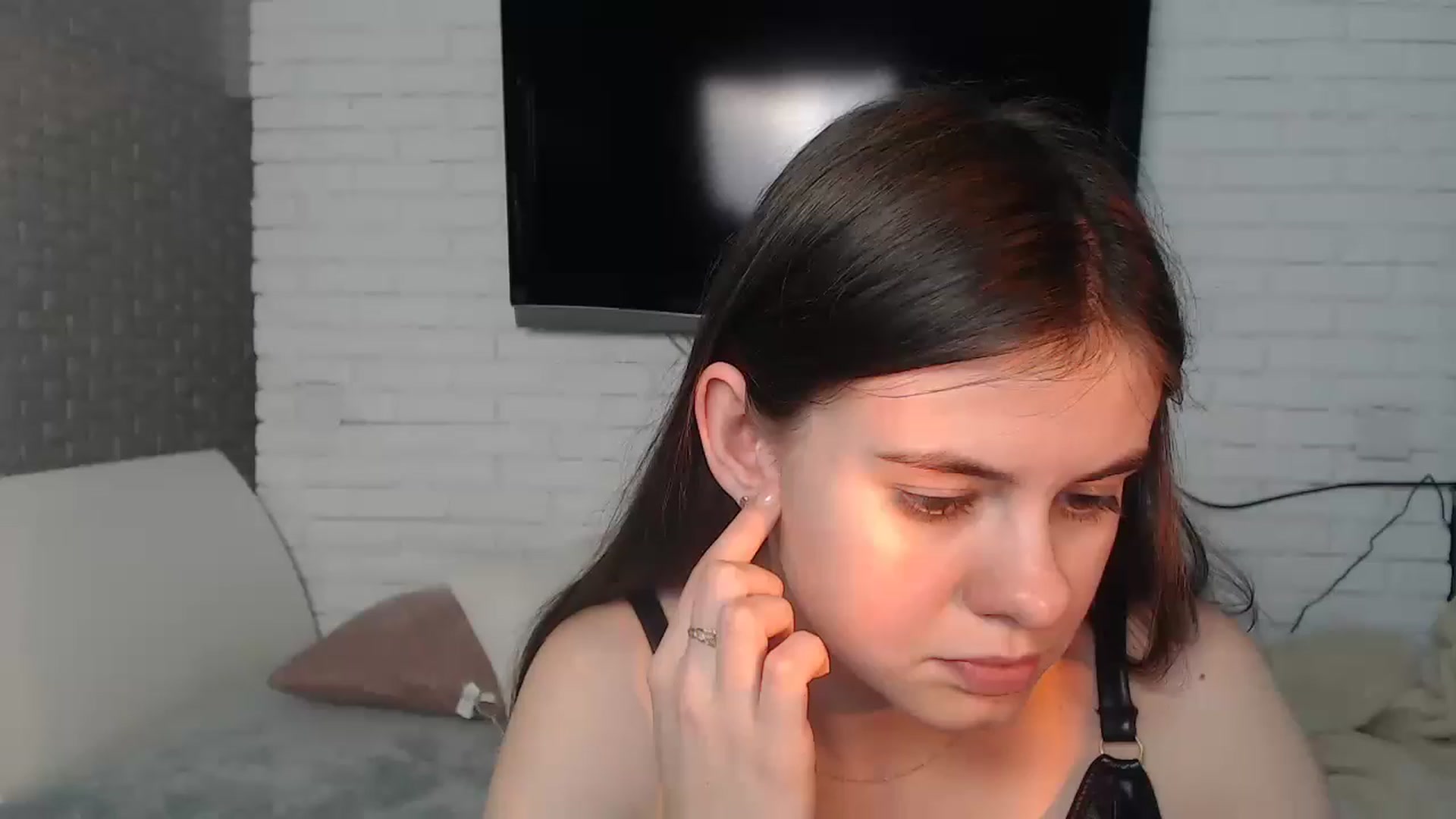 Gallery image thumbnail from ZoeMI's myfreecams stream on, 05/01/2023, 12:28 image 2 of 20