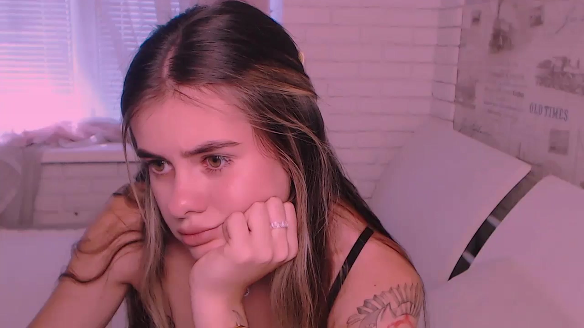 Gallery image thumbnail from ZoeMil's myfreecams stream on, 09/23/2024, 08:32 image 17 of 20