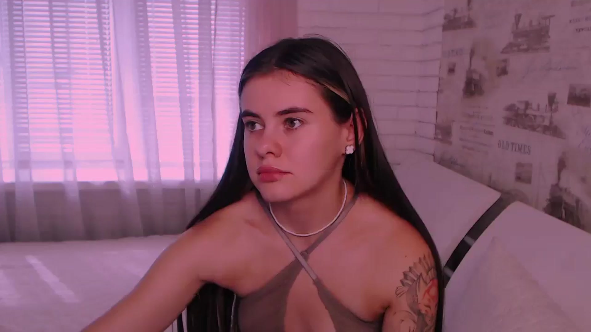 Gallery image thumbnail from ZoeMil's myfreecams stream on, 09/26/2024, 10:31 image 17 of 20