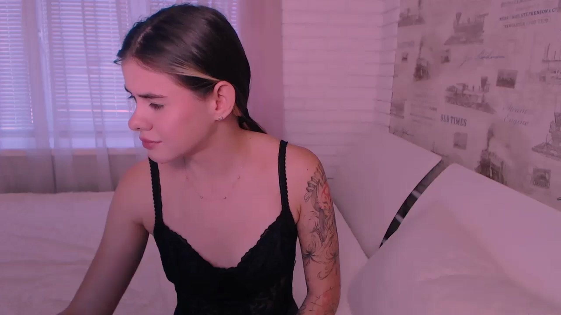Gallery image thumbnail from ZoeMil's myfreecams stream on, 10/03/2024, 07:58 image 7 of 20
