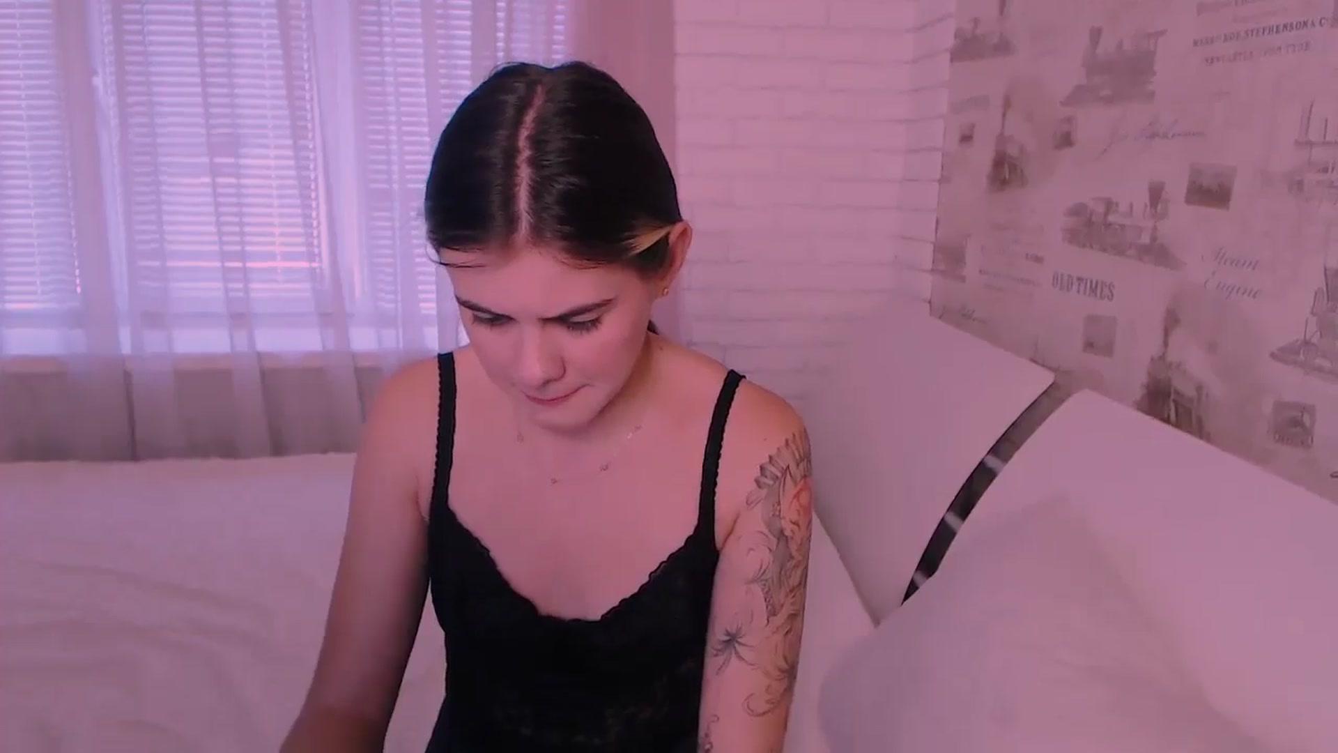 Gallery image thumbnail from ZoeMil's myfreecams stream on, 10/03/2024, 07:58 image 14 of 20