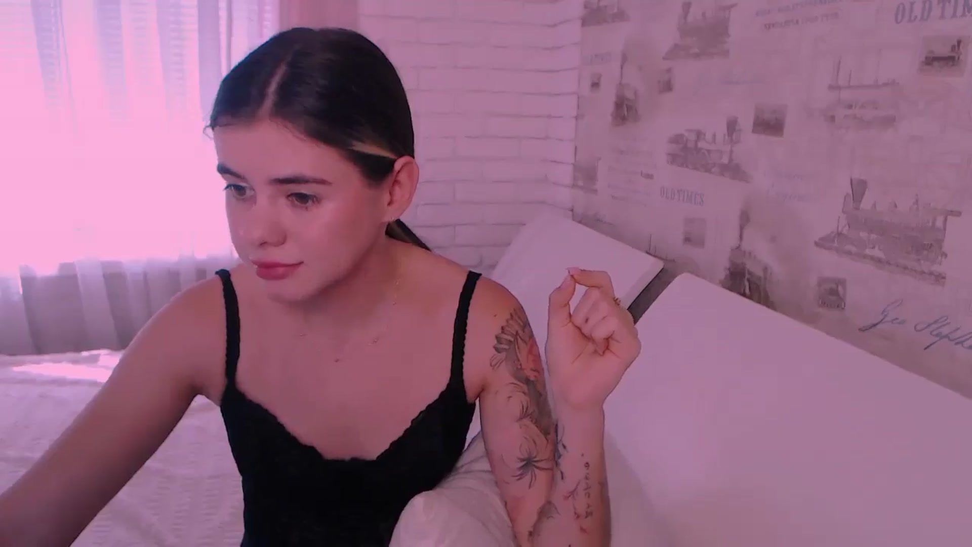 Gallery image thumbnail from ZoeMil's myfreecams stream on, 10/03/2024, 09:33 image 14 of 20