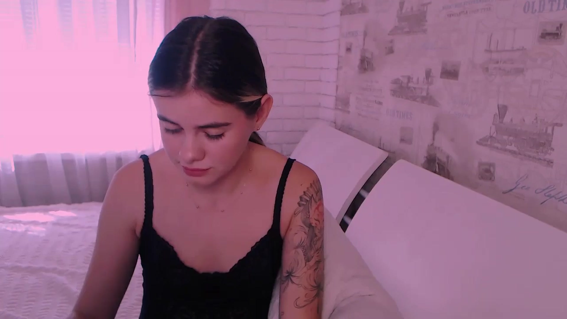 Gallery image thumbnail from ZoeMil's myfreecams stream on, 10/03/2024, 09:33 image 18 of 20