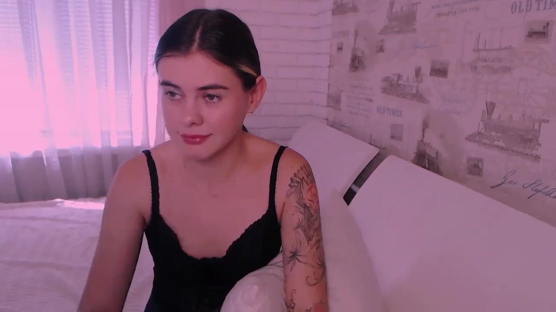 Gallery image thumbnail from ZoeMil's myfreecams stream on, 10/03/2024, 09:33 image 11 of 20
