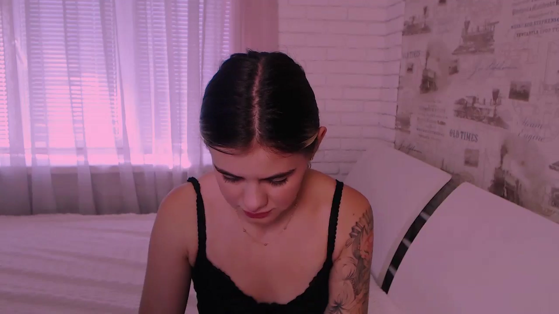 Gallery image thumbnail from ZoeMil's myfreecams stream on, 10/03/2024, 09:33 image 3 of 20