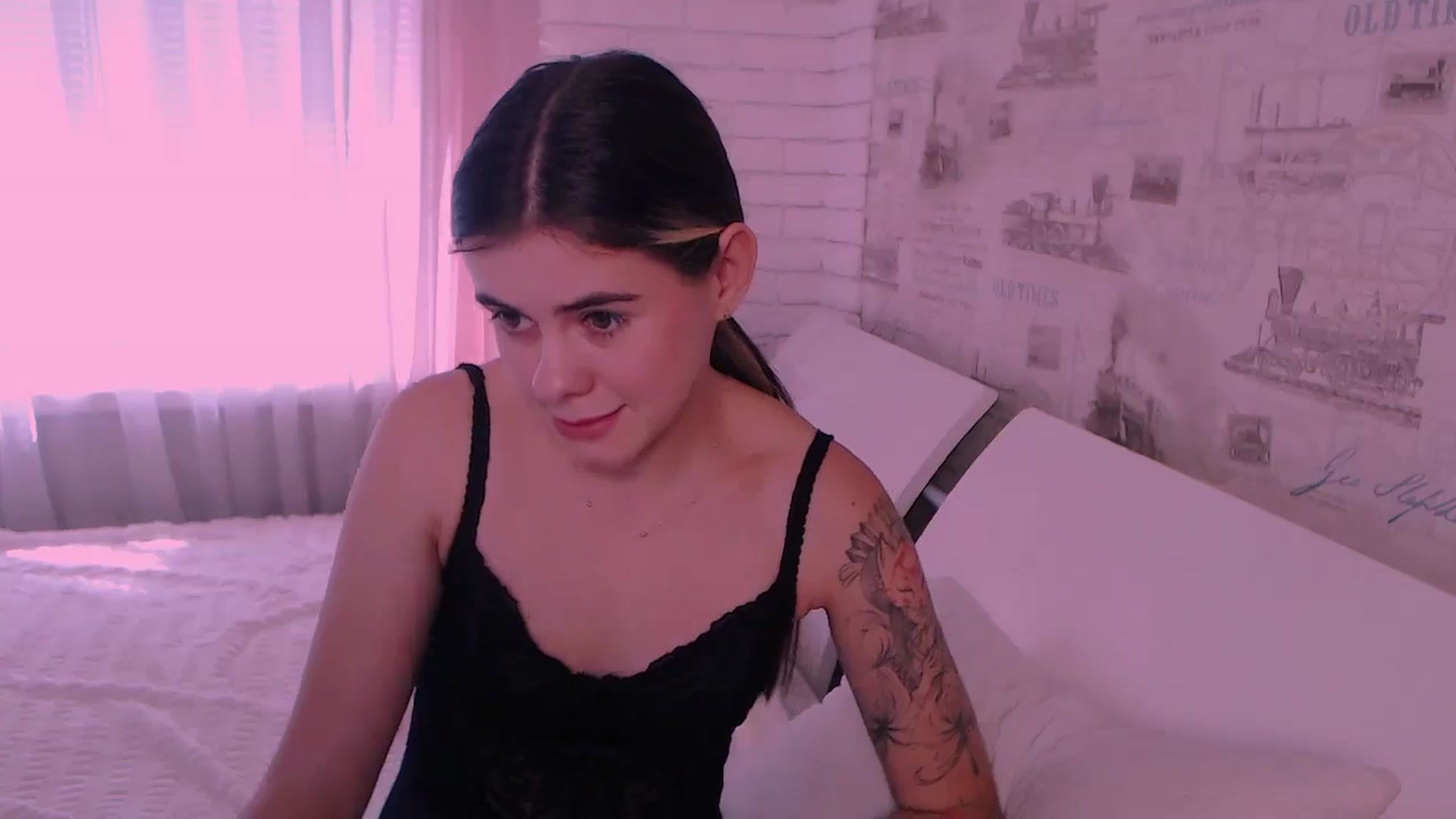Gallery image thumbnail from ZoeMil's myfreecams stream on, 10/03/2024, 09:33 image 17 of 20