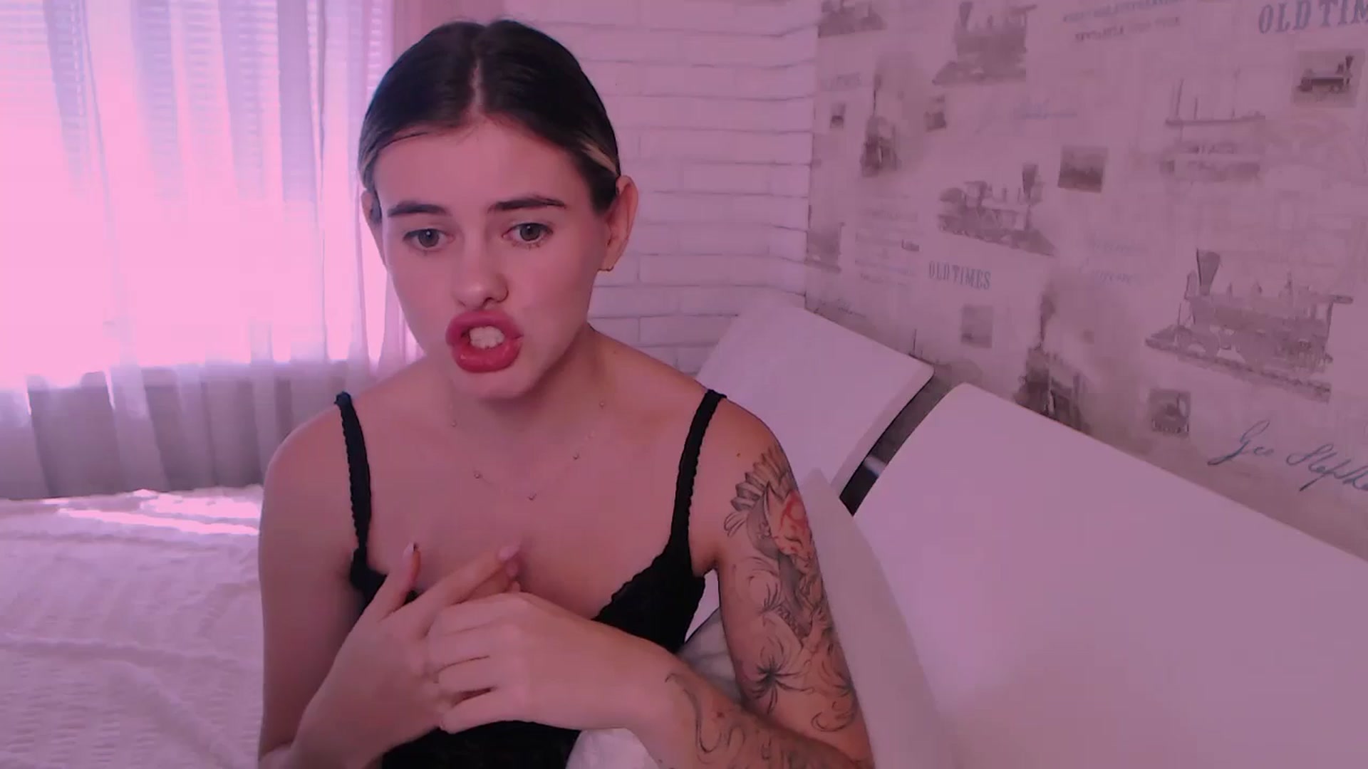 Gallery image thumbnail from ZoeMil's myfreecams stream on, 10/03/2024, 09:33 image 12 of 20