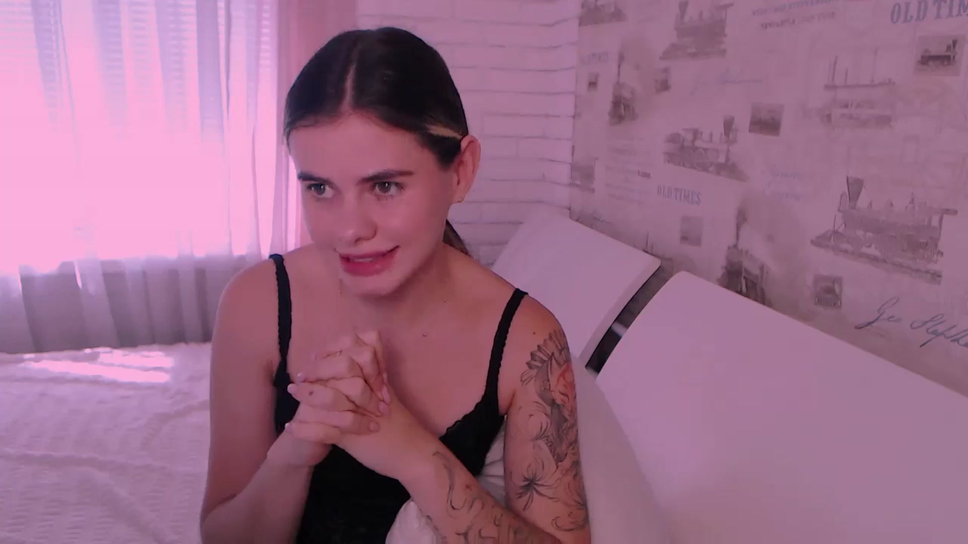 Gallery image thumbnail from ZoeMil's myfreecams stream on, 10/03/2024, 09:33 image 13 of 20