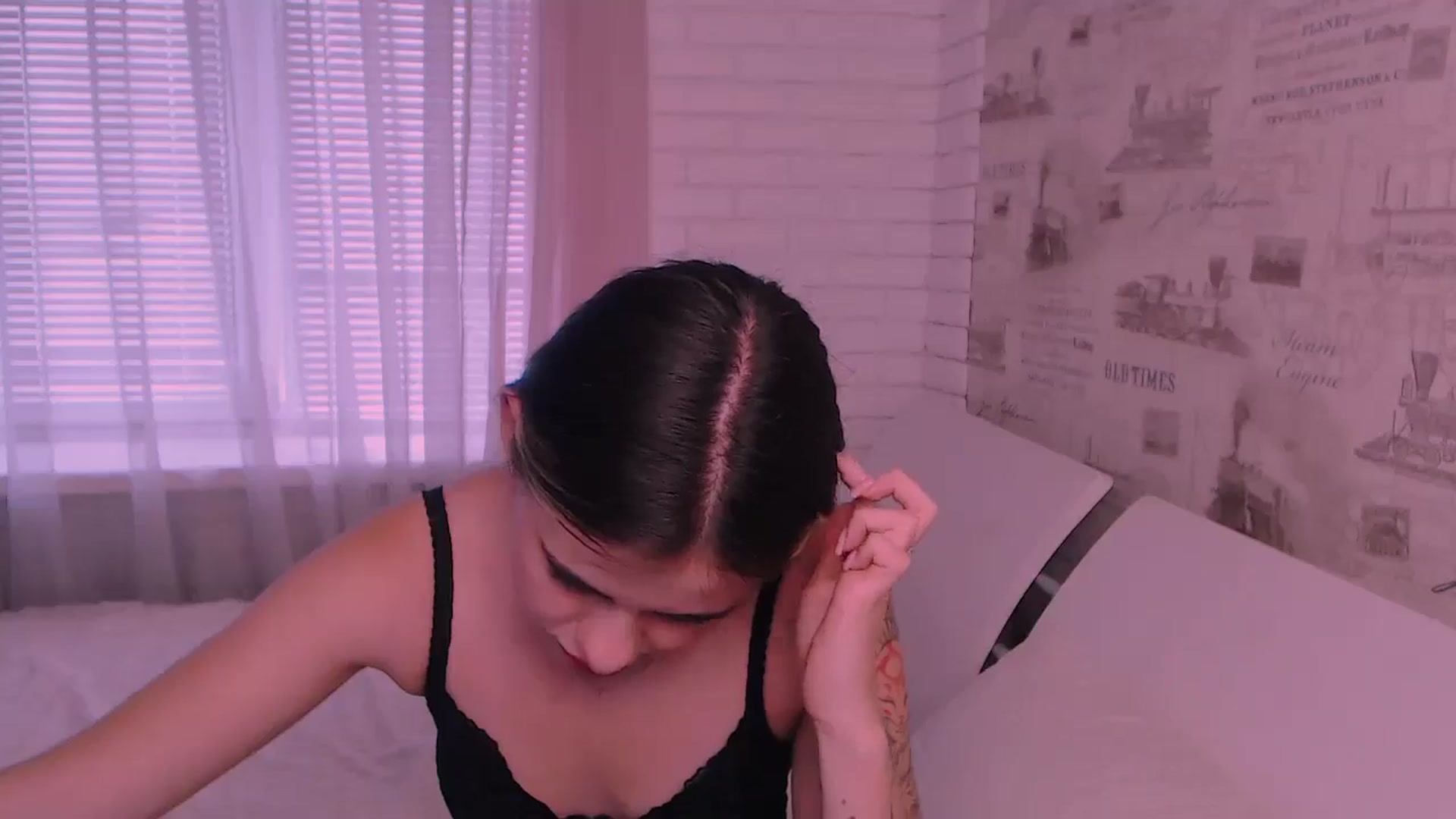 Gallery image thumbnail from ZoeMil's myfreecams stream on, 10/03/2024, 12:51 image 16 of 20