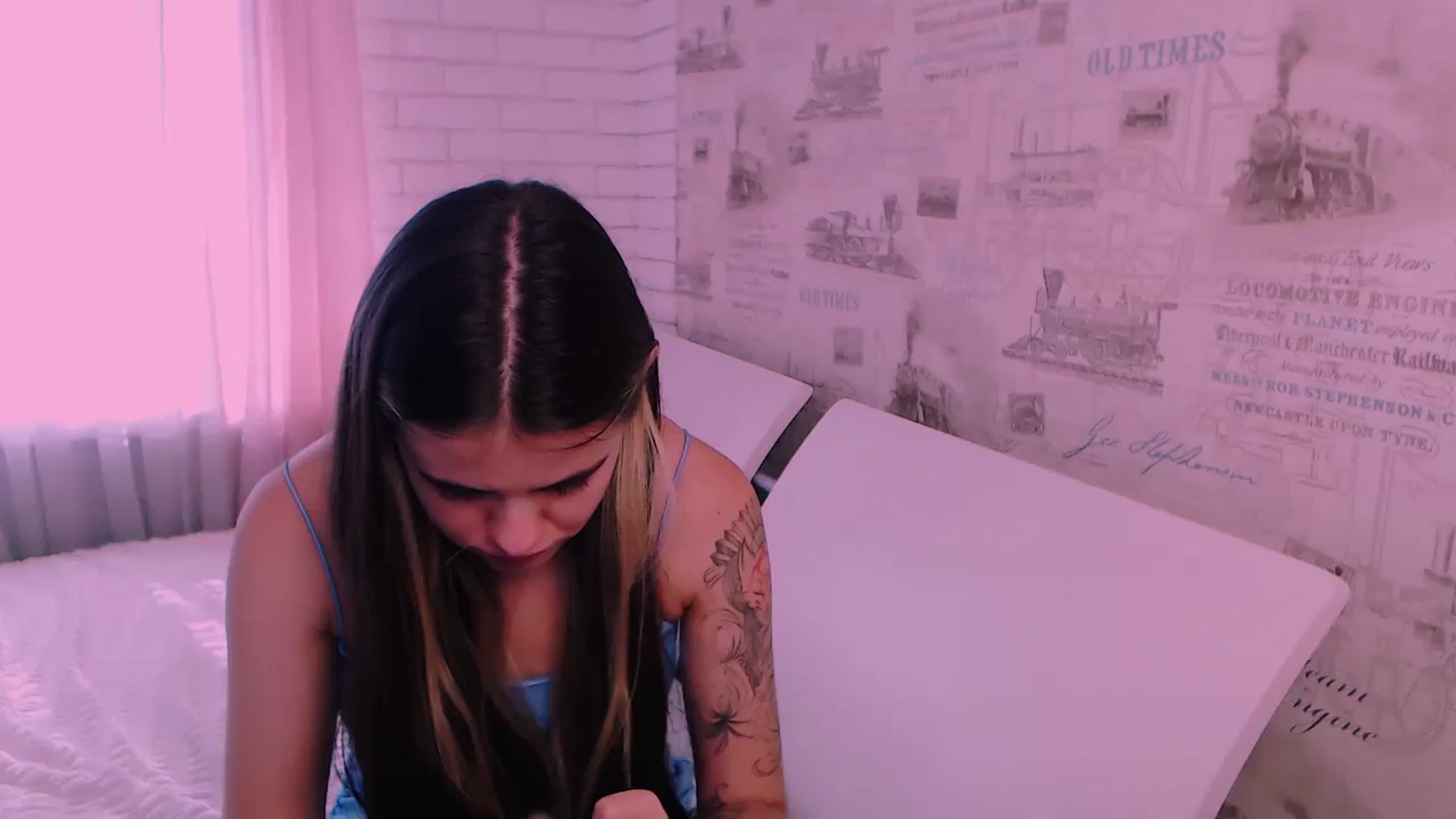 Gallery image thumbnail from ZoeMil's myfreecams stream on, 10/09/2024, 11:32 image 16 of 20