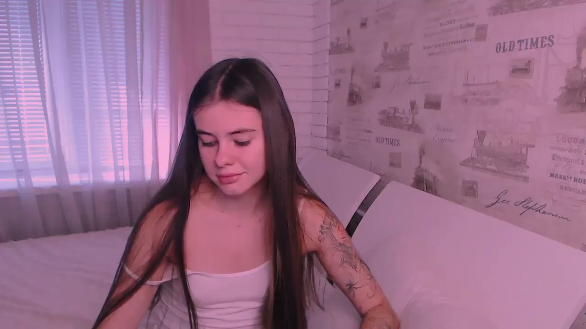 Gallery image thumbnail from ZoeMil's myfreecams stream on, 10/18/2024, 08:25 image 9 of 20