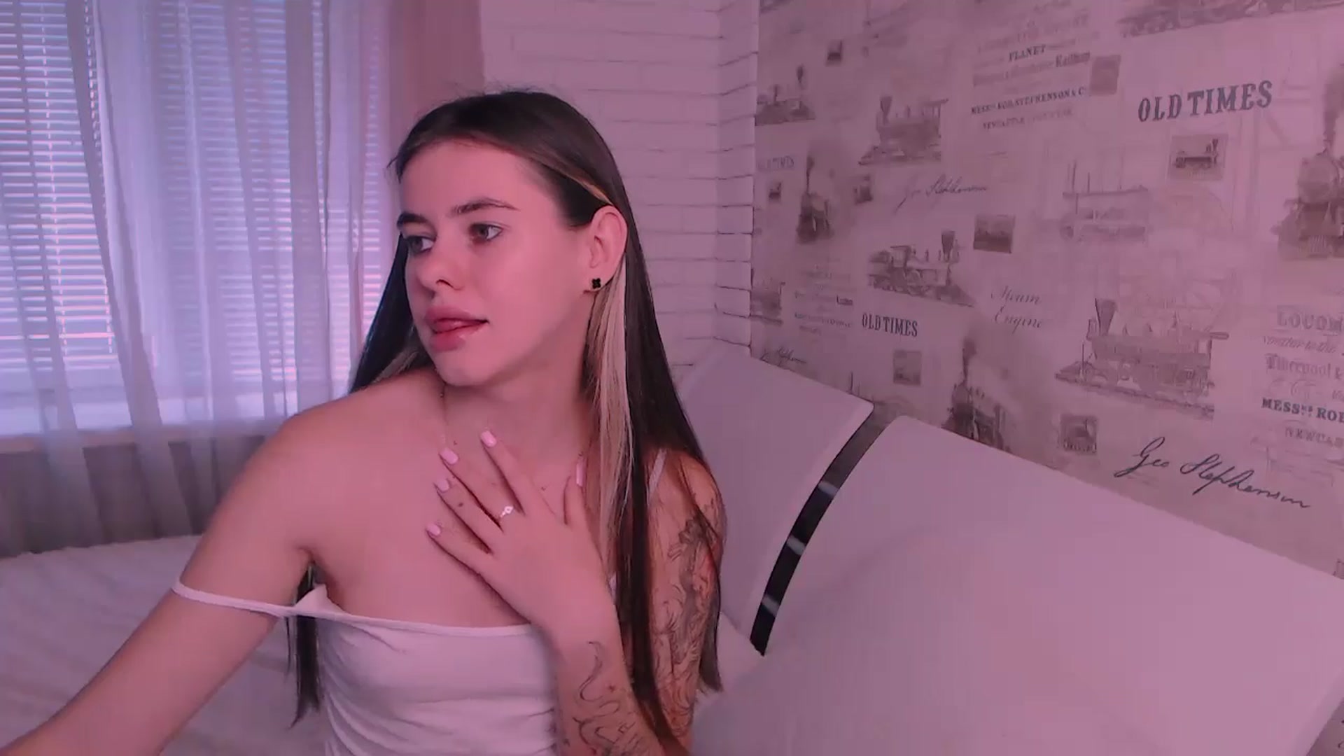 Gallery image thumbnail from ZoeMil's myfreecams stream on, 10/18/2024, 08:25 image 4 of 20