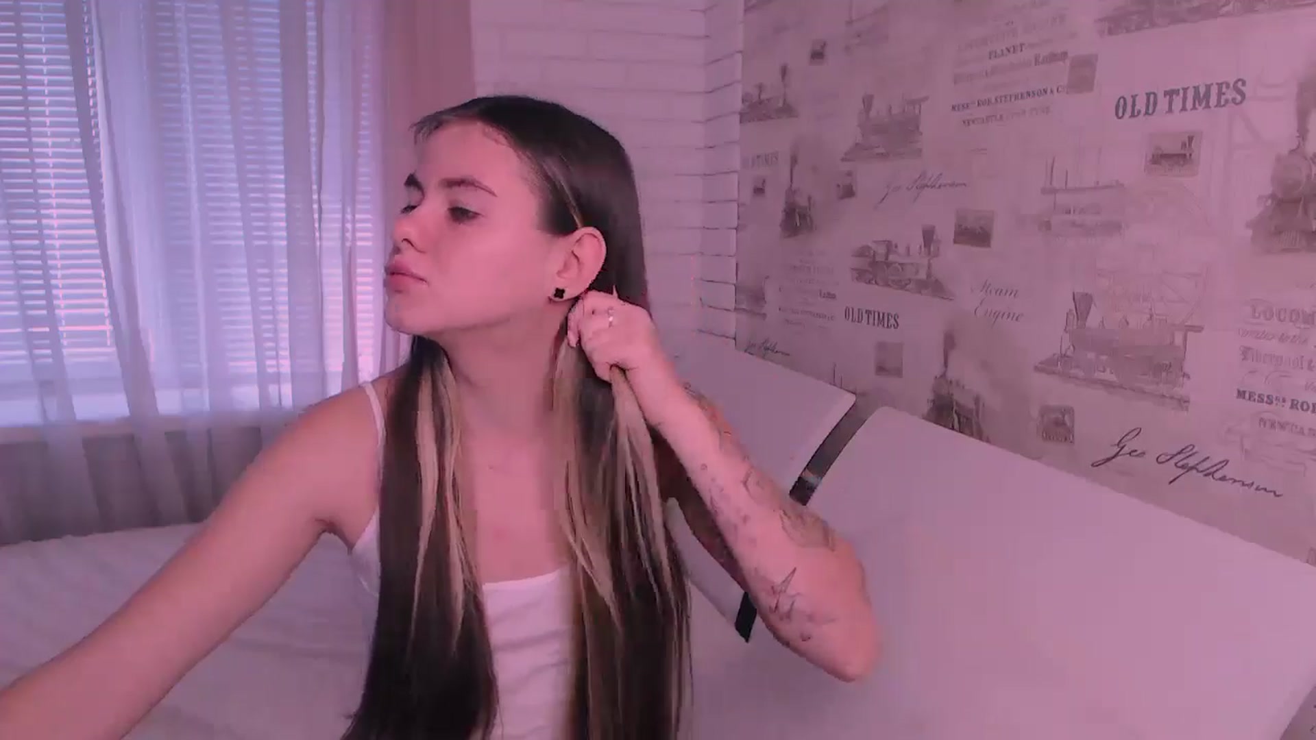 Gallery image thumbnail from ZoeMil's myfreecams stream on, 10/18/2024, 08:25 image 3 of 20