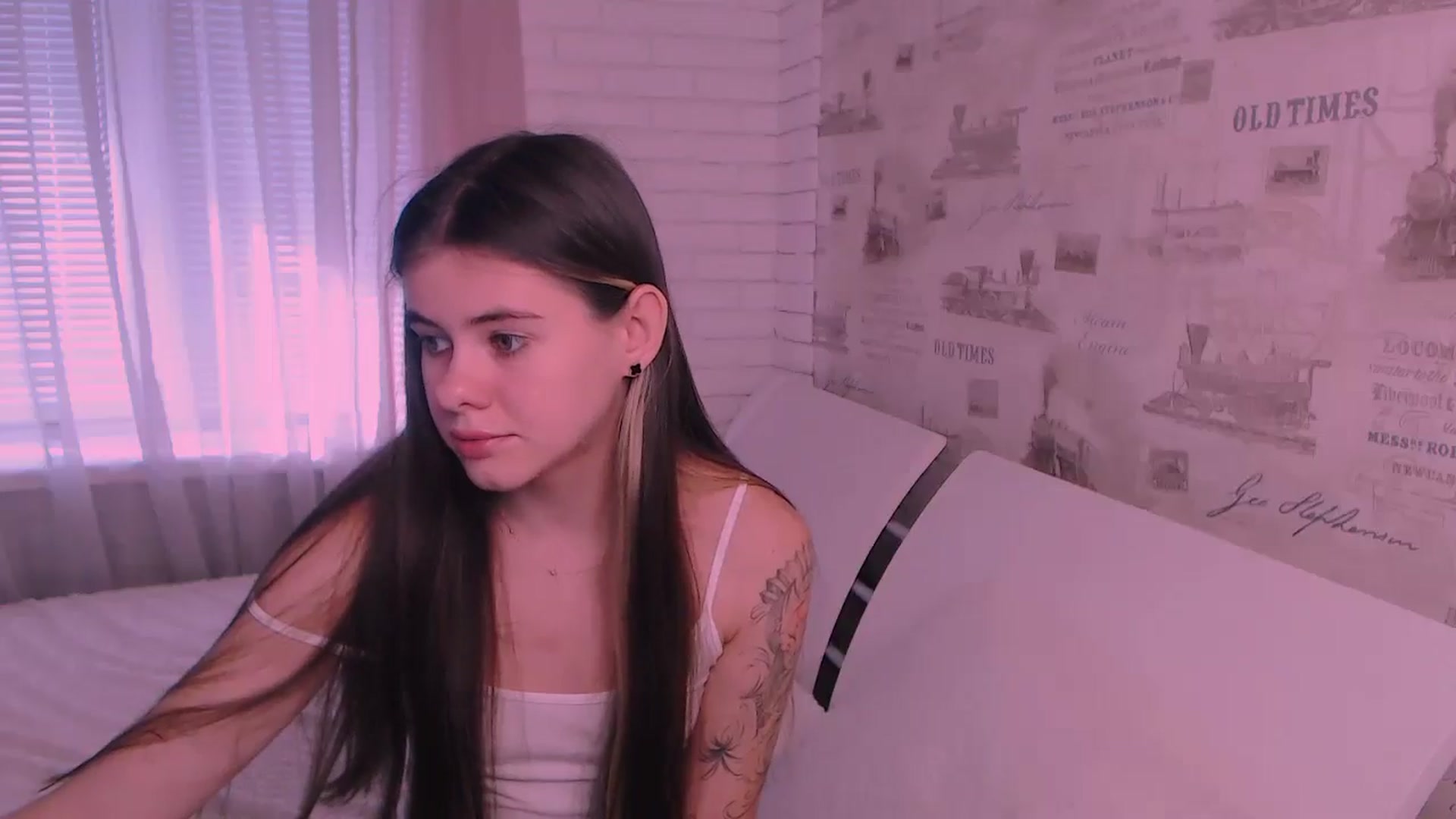 Gallery image thumbnail from ZoeMil's myfreecams stream on, 10/18/2024, 08:25 image 18 of 20