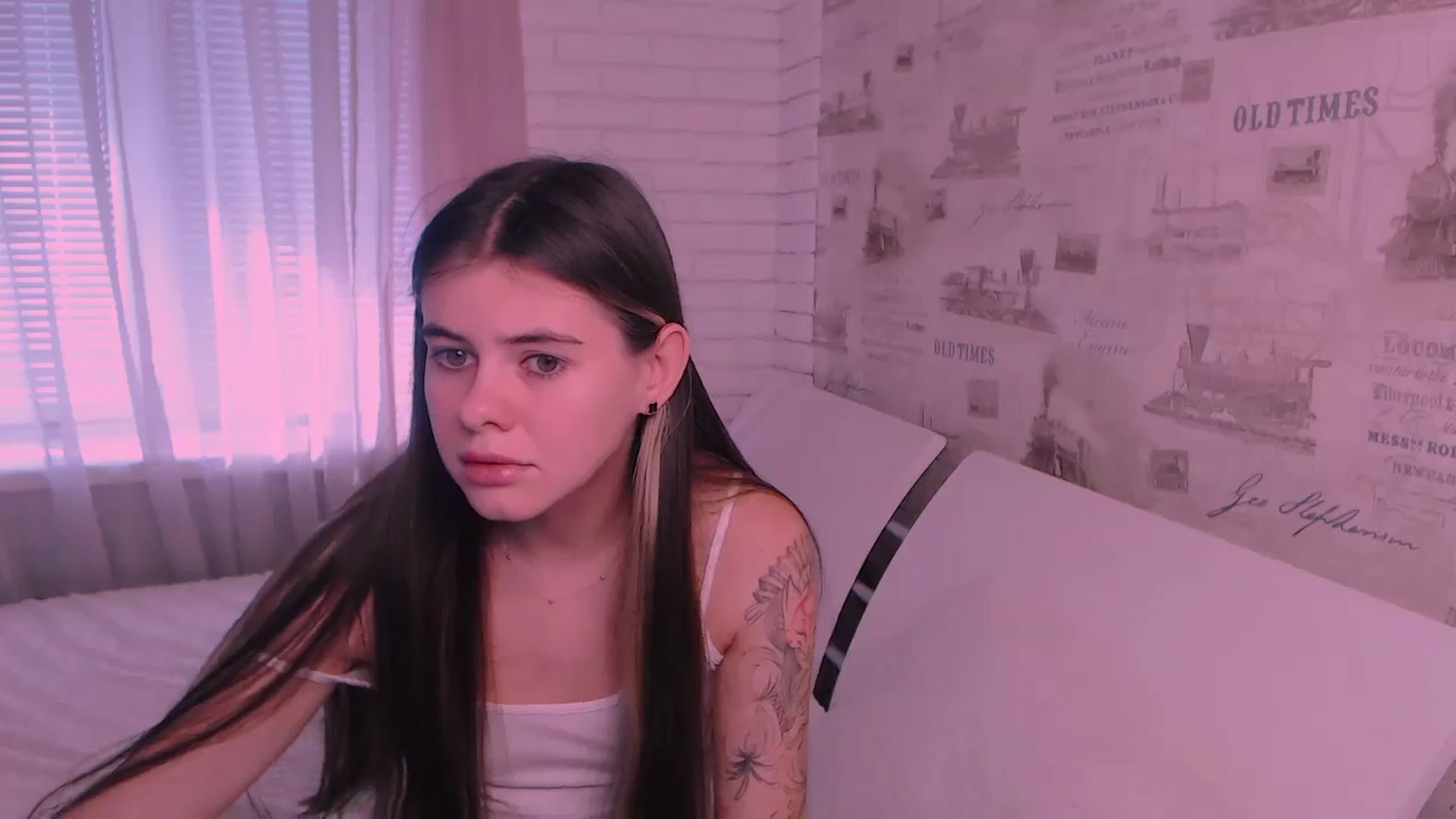 Gallery image thumbnail from ZoeMil's myfreecams stream on, 10/18/2024, 08:25 image 19 of 20