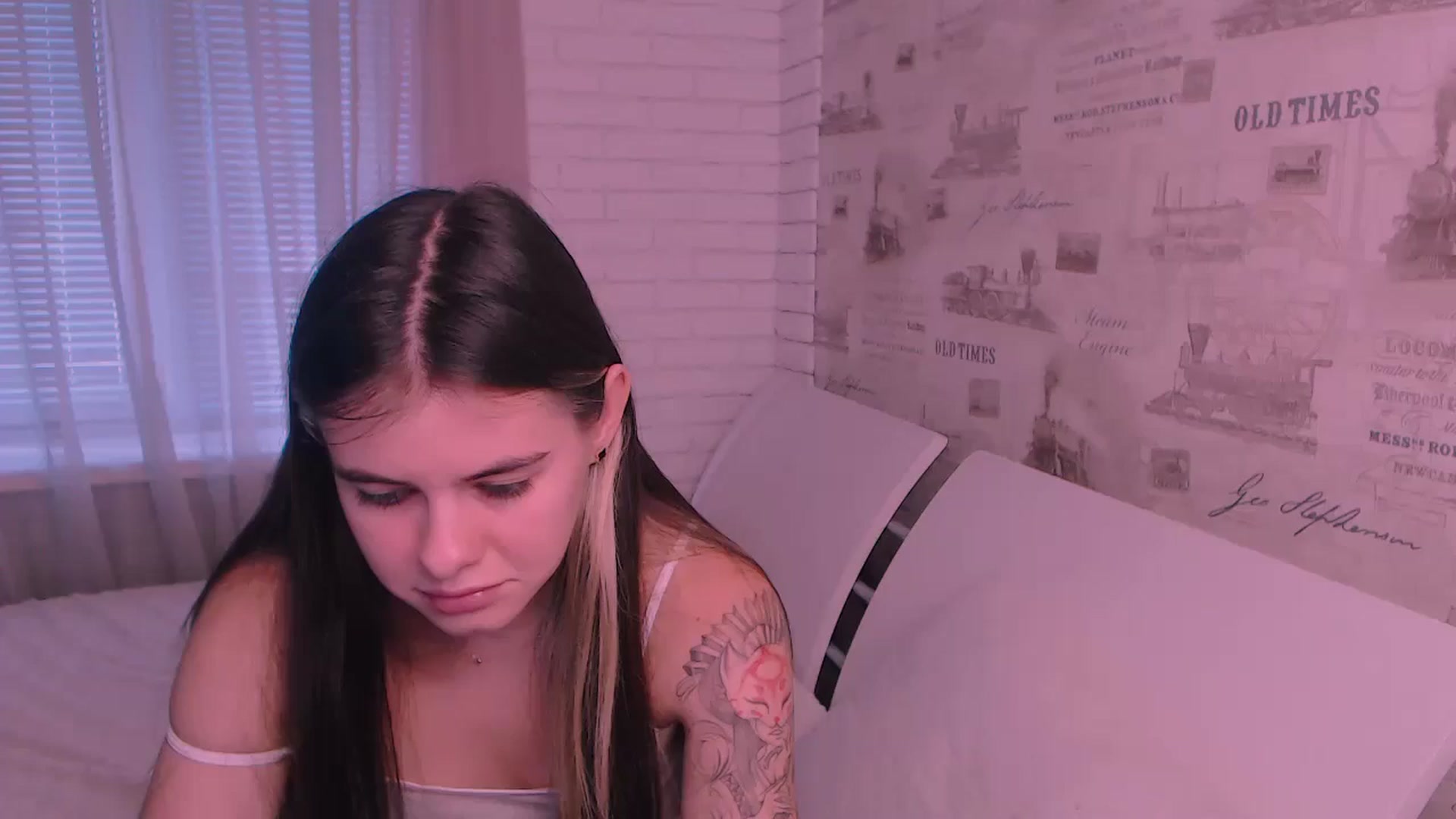 Gallery image thumbnail from ZoeMil's myfreecams stream on, 10/18/2024, 08:25 image 15 of 20
