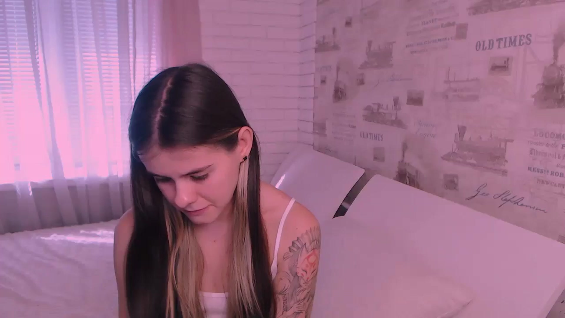 Gallery image thumbnail from ZoeMil's myfreecams stream on, 10/18/2024, 09:10 image 12 of 20