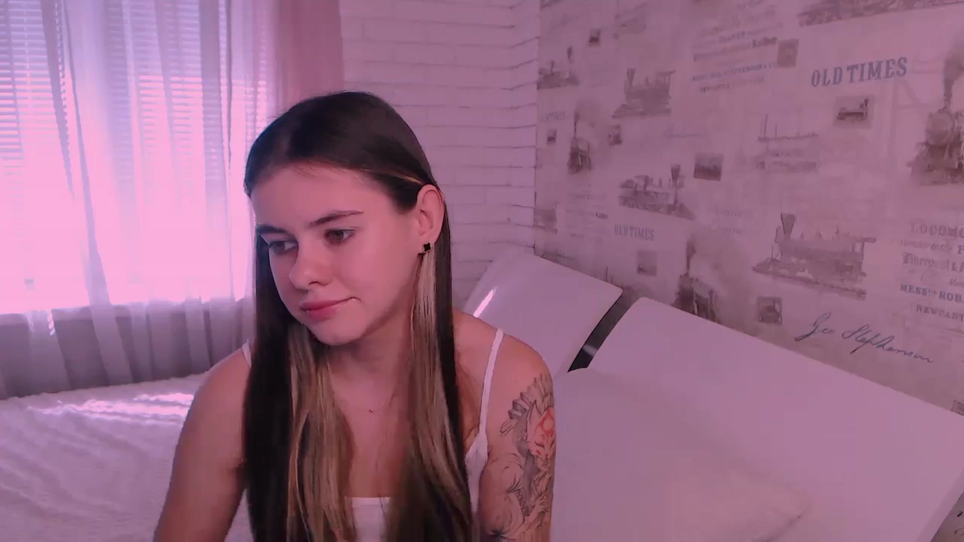 Gallery image thumbnail from ZoeMil's myfreecams stream on, 10/18/2024, 09:10 image 17 of 20