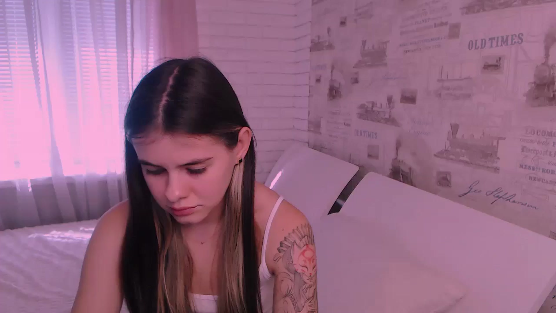 Gallery image thumbnail from ZoeMil's myfreecams stream on, 10/18/2024, 09:10 image 14 of 20