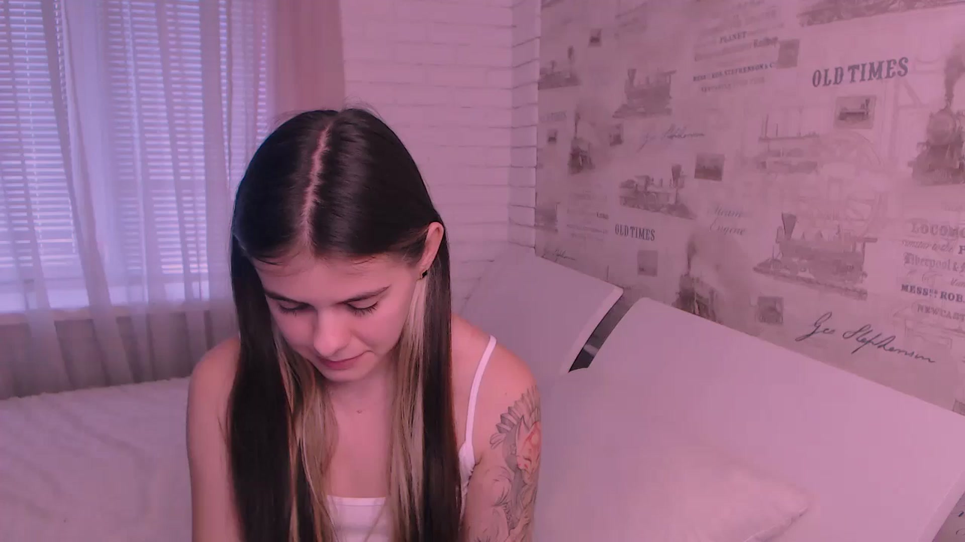Gallery image thumbnail from ZoeMil's myfreecams stream on, 10/18/2024, 09:10 image 1 of 20