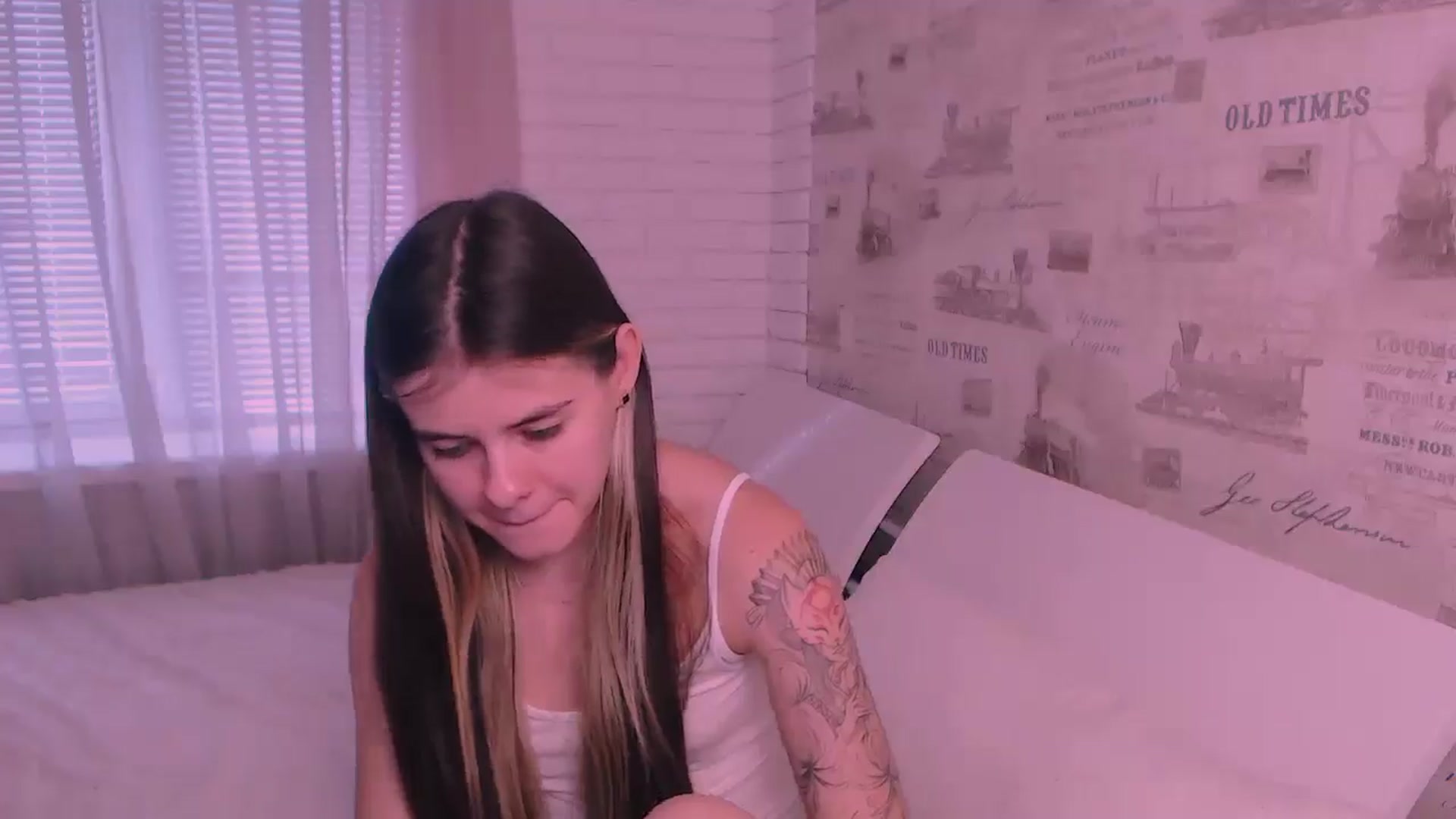 Gallery image thumbnail from ZoeMil's myfreecams stream on, 10/18/2024, 10:29 image 9 of 20