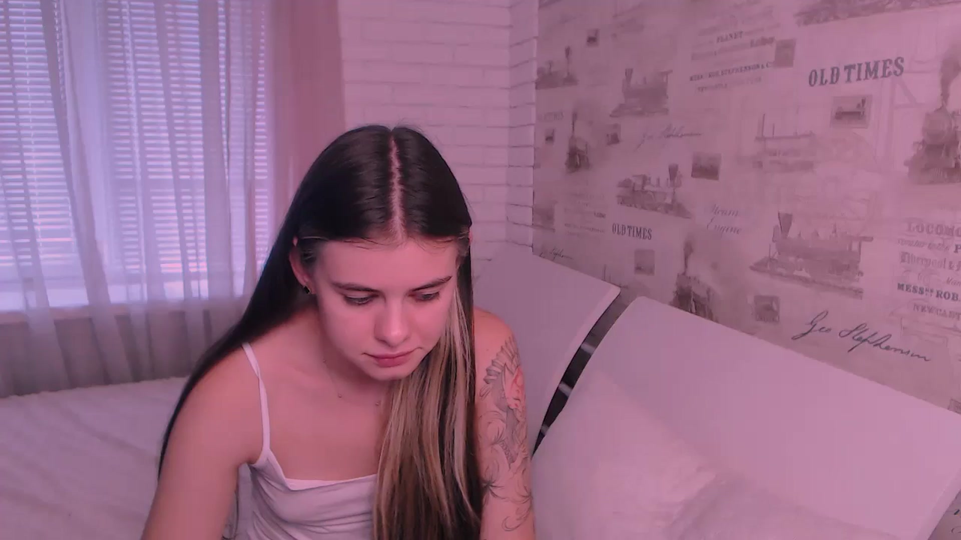 Gallery image thumbnail from ZoeMil's myfreecams stream on, 10/18/2024, 10:29 image 20 of 20