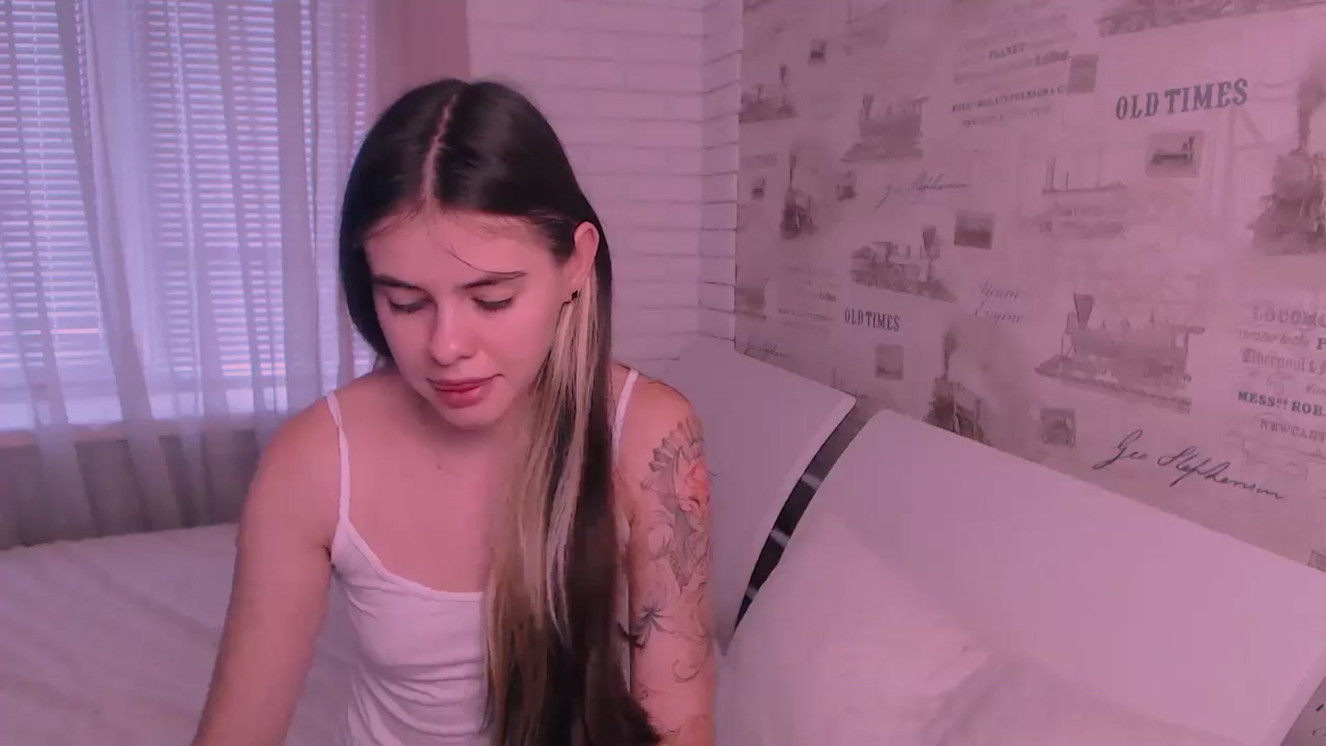 Gallery image thumbnail from ZoeMil's myfreecams stream on, 10/18/2024, 10:29 image 19 of 20