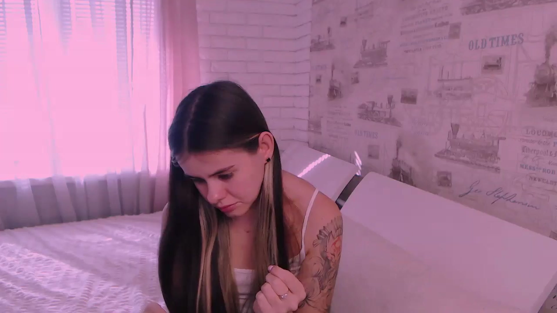 Gallery image thumbnail from ZoeMil's myfreecams stream on, 10/18/2024, 10:29 image 11 of 20