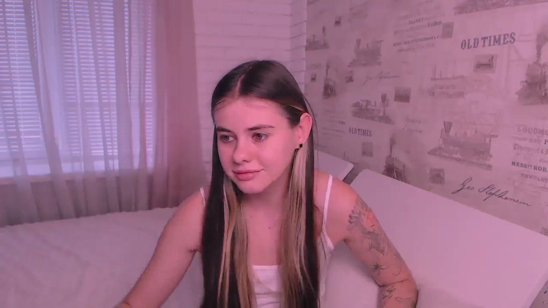 Gallery image thumbnail from ZoeMil's myfreecams stream on, 10/18/2024, 10:29 image 15 of 20