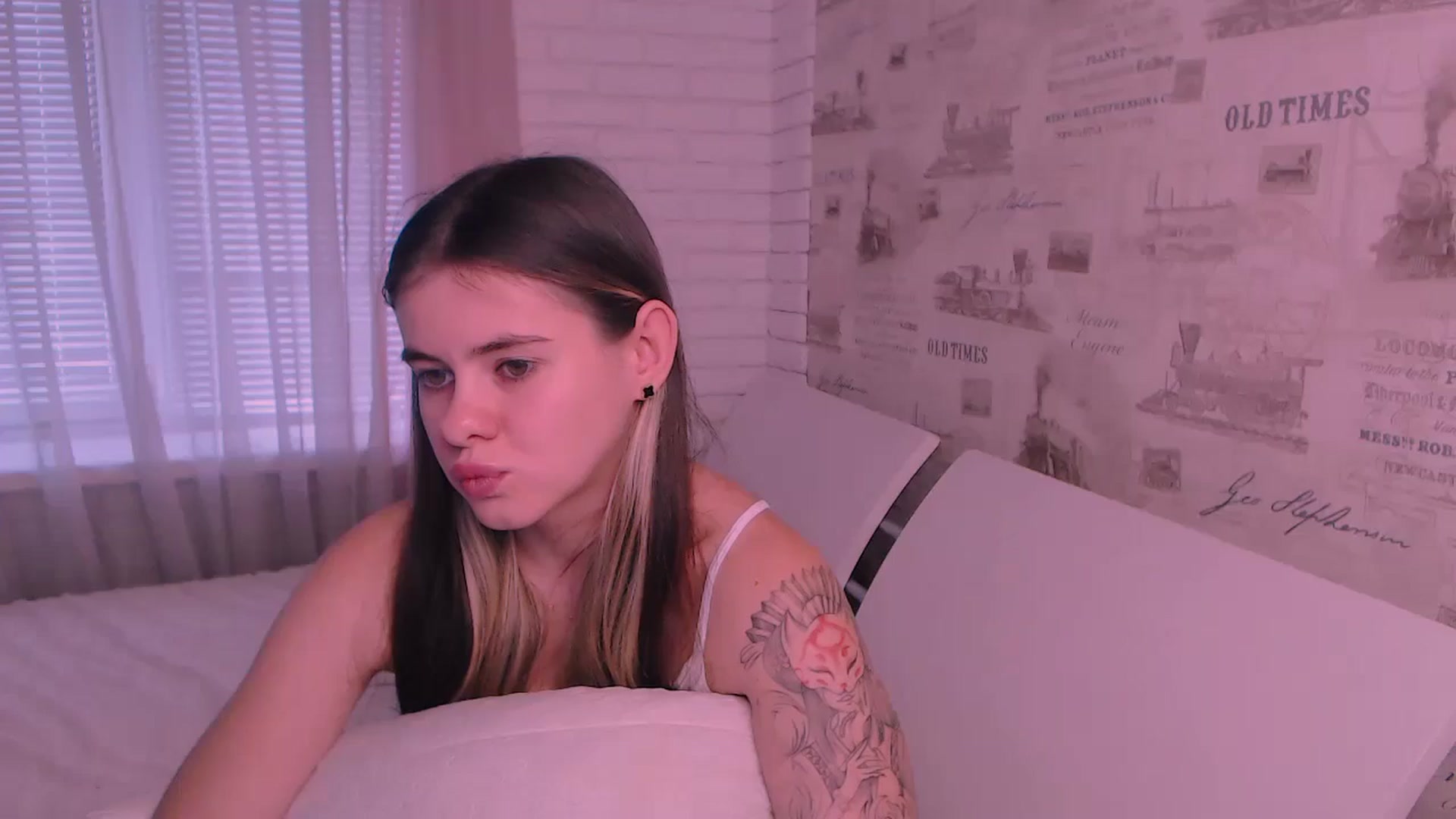 Gallery image thumbnail from ZoeMil's myfreecams stream on, 10/18/2024, 10:29 image 5 of 20