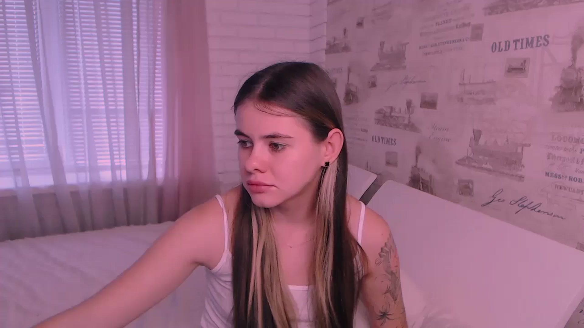 Gallery image thumbnail from ZoeMil's myfreecams stream on, 10/18/2024, 10:29 image 18 of 20