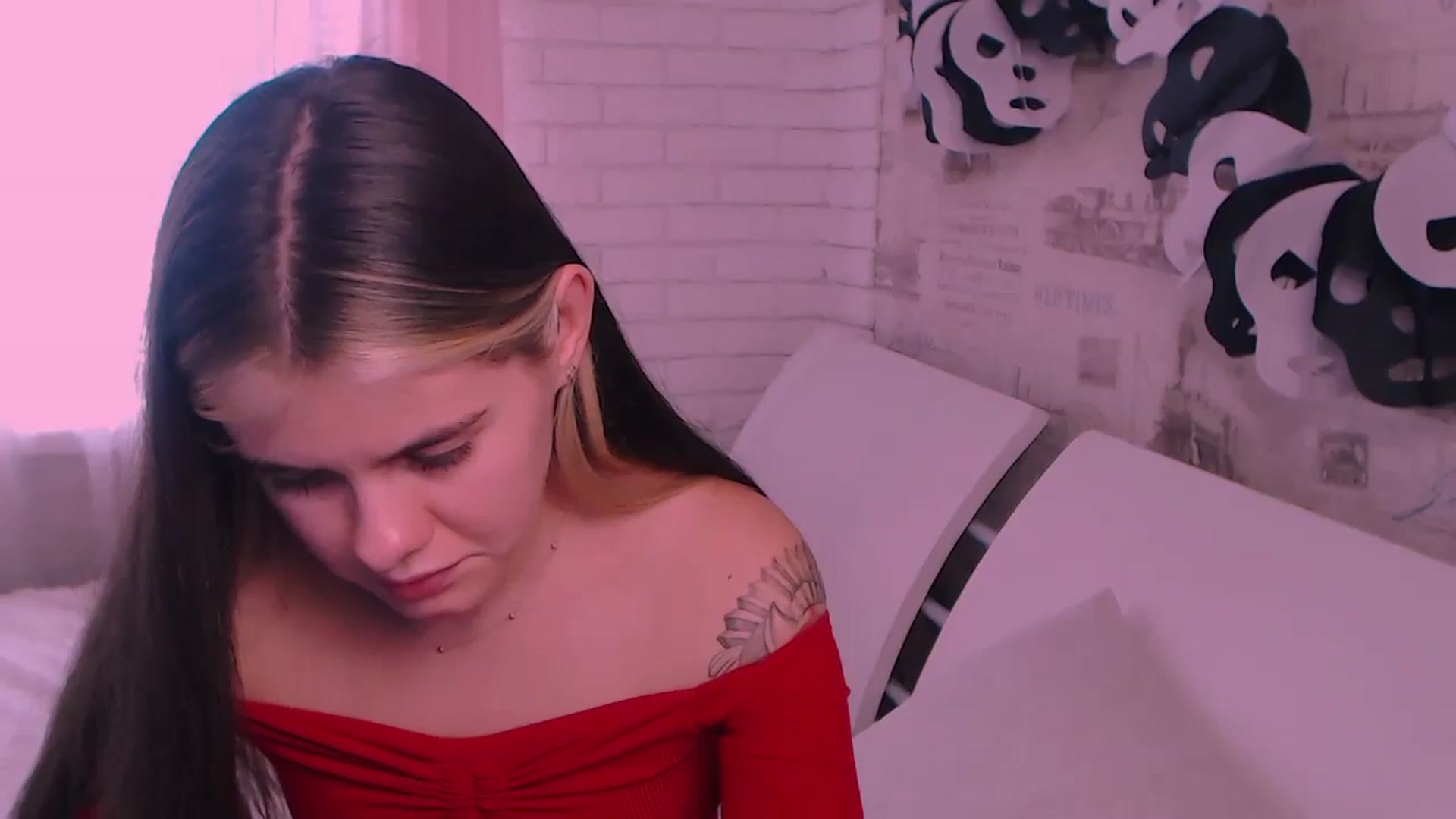 Gallery image thumbnail from ZoeMil's myfreecams stream on, 10/24/2024, 12:32 image 12 of 20