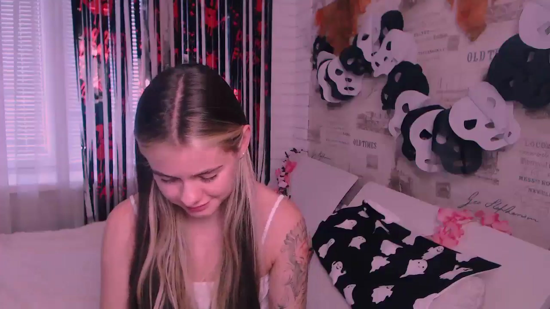 Gallery image thumbnail from ZoeMil's myfreecams stream on, 10/29/2024, 09:48 image 12 of 20