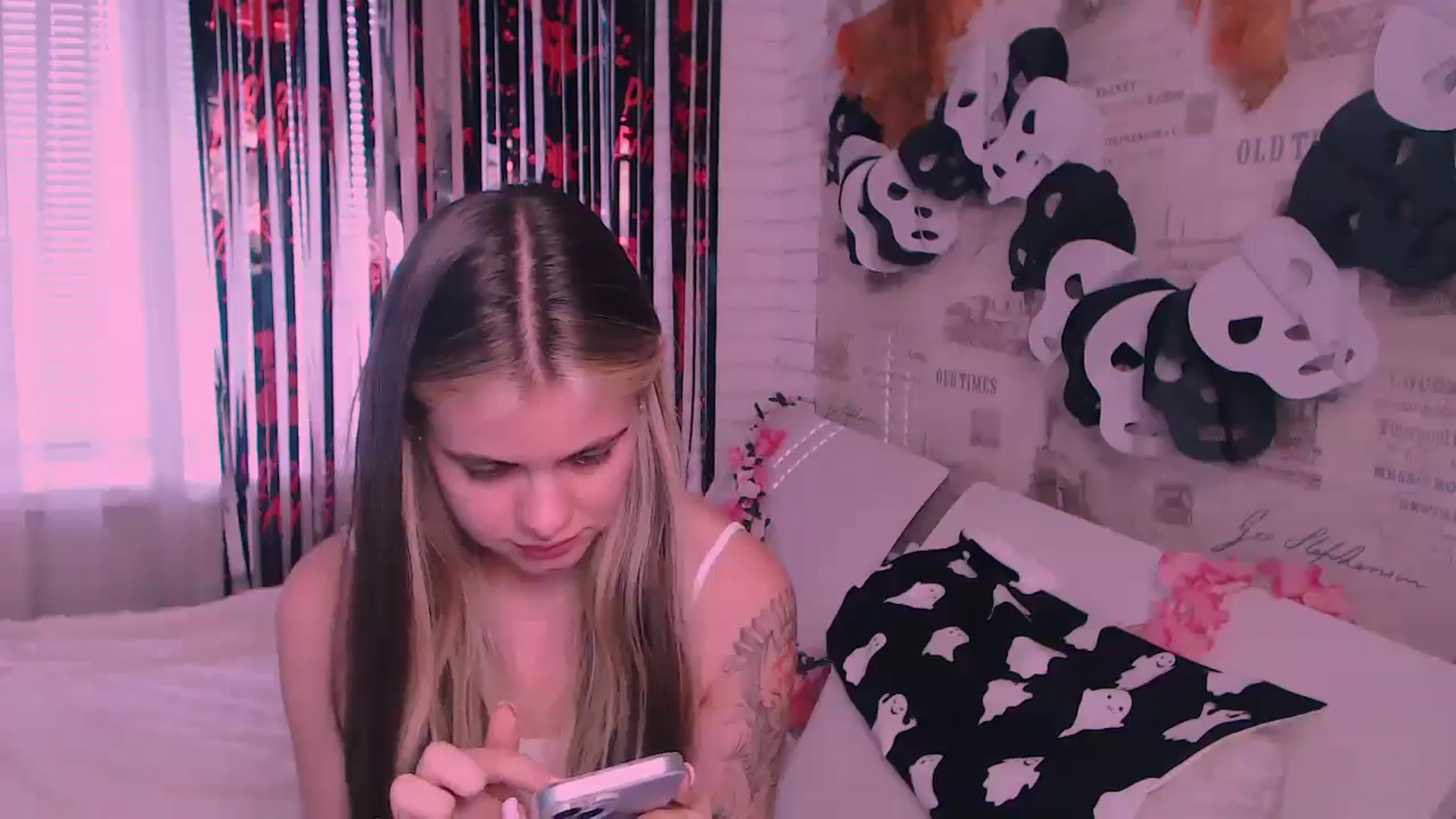 Gallery image thumbnail from ZoeMil's myfreecams stream on, 10/29/2024, 09:48 image 9 of 20