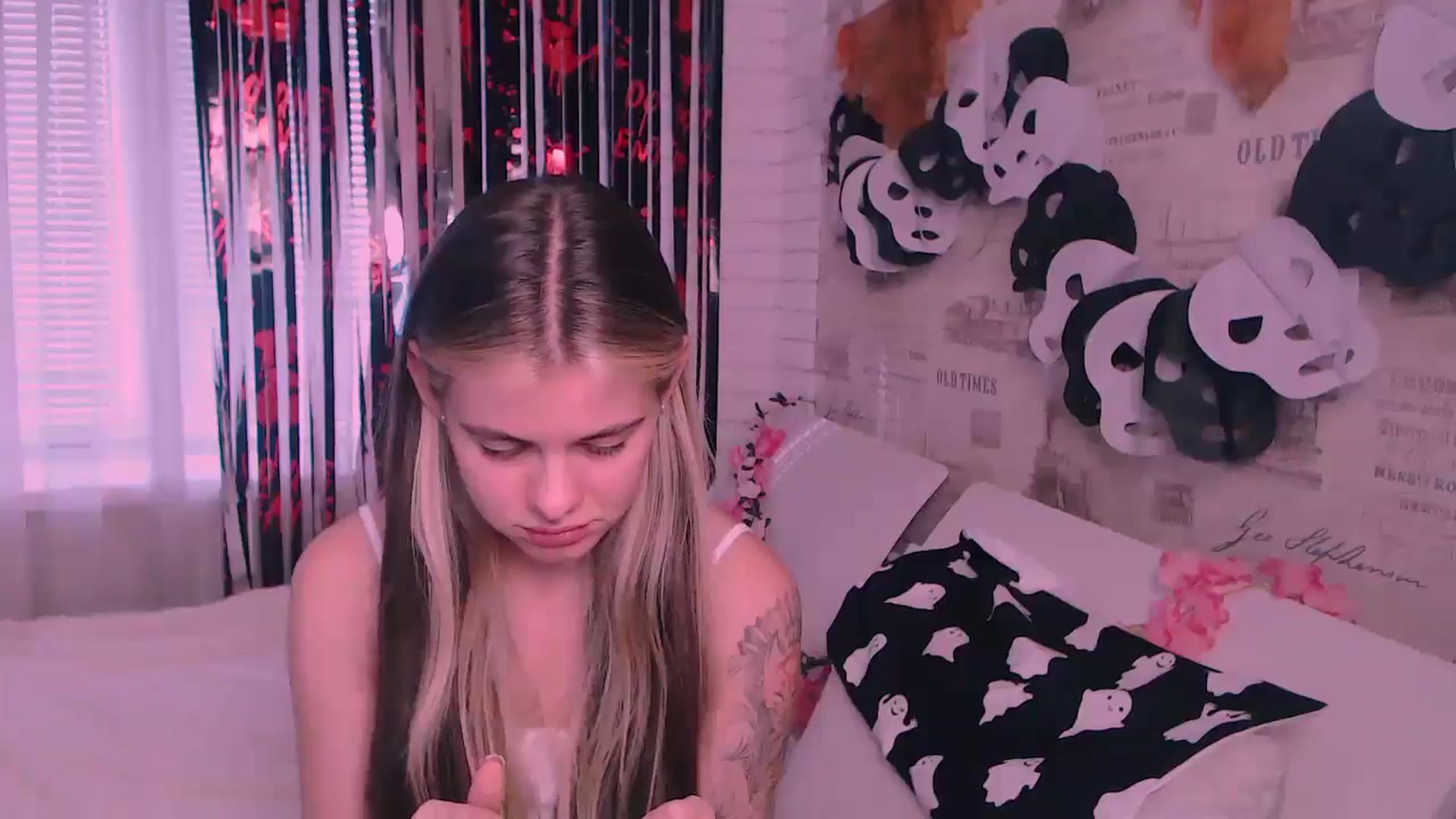 Gallery image thumbnail from ZoeMil's myfreecams stream on, 10/29/2024, 09:48 image 5 of 20