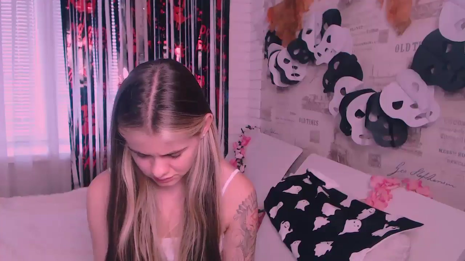 Gallery image thumbnail from ZoeMil's myfreecams stream on, 10/29/2024, 09:48 image 7 of 20