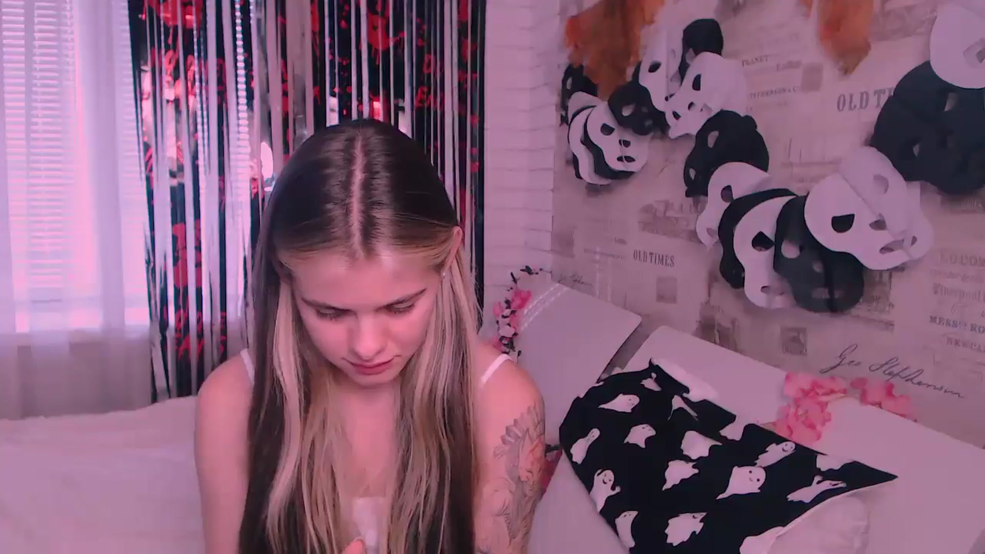 Gallery image thumbnail from ZoeMil's myfreecams stream on, 10/29/2024, 09:48 image 6 of 20