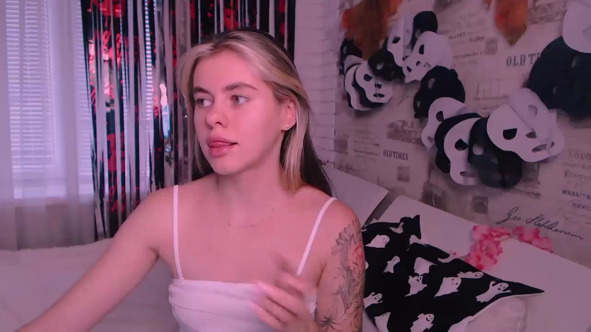 Gallery image thumbnail from ZoeMil's myfreecams stream on, 10/29/2024, 09:48 image 15 of 20