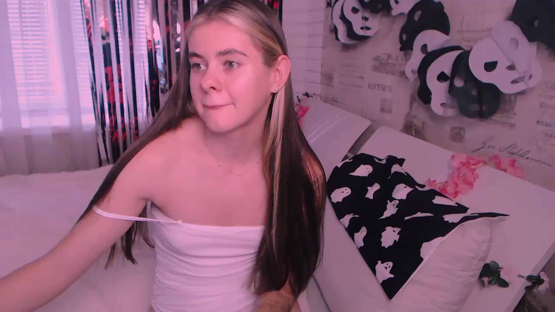 Gallery image thumbnail from ZoeMil's myfreecams stream on, 10/29/2024, 10:16 image 9 of 20