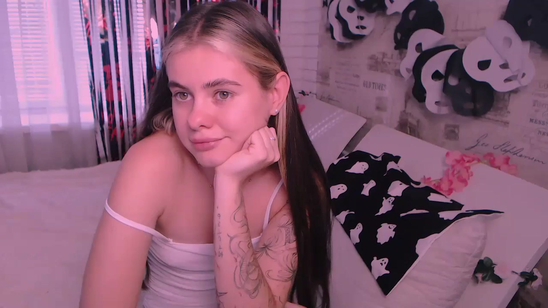 Gallery image thumbnail from ZoeMil's myfreecams stream on, 10/29/2024, 10:16 image 13 of 20