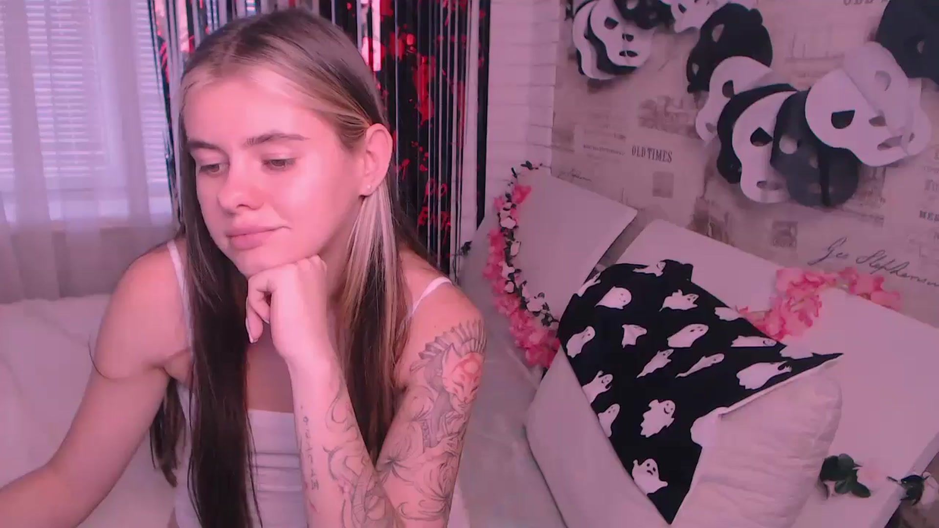 Gallery image thumbnail from ZoeMil's myfreecams stream on, 10/29/2024, 12:58 image 9 of 20