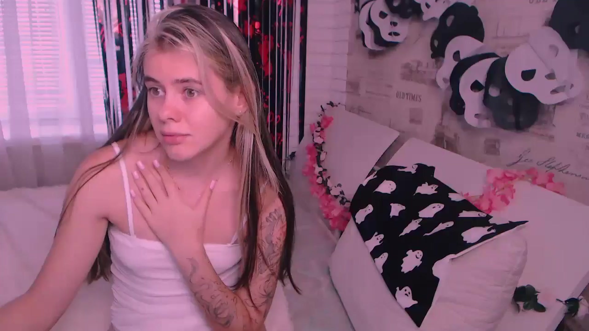 Gallery image thumbnail from ZoeMil's myfreecams stream on, 10/29/2024, 12:58 image 14 of 20