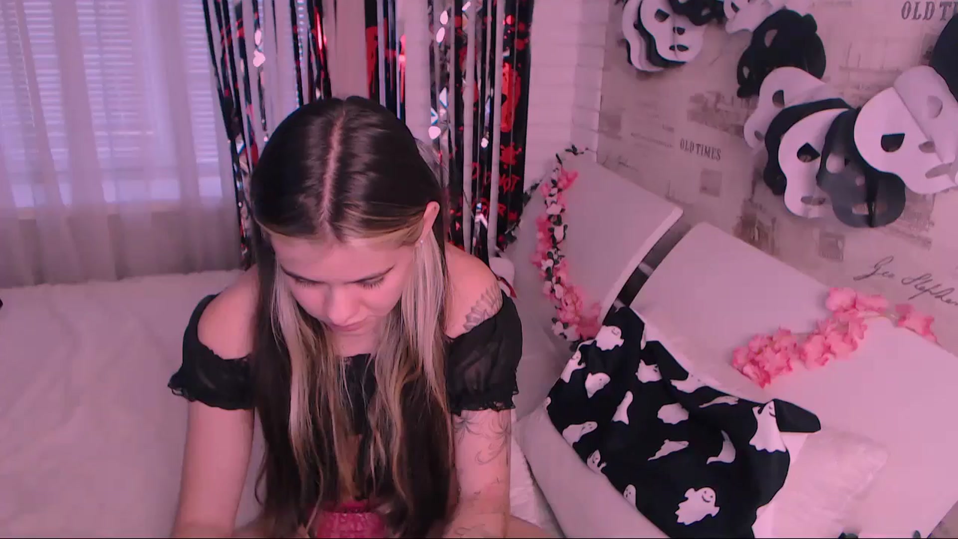 Gallery image thumbnail from ZoeMil's myfreecams stream on, 10/31/2024, 11:03 image 20 of 20