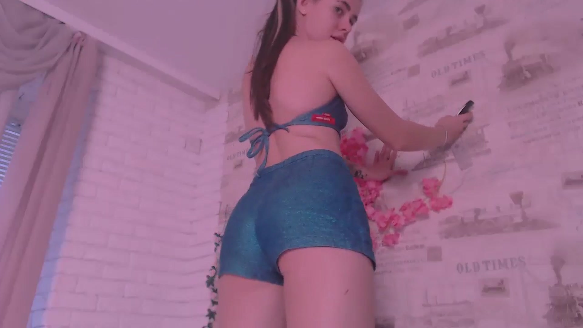 Gallery image thumbnail from ZoeMil's myfreecams stream on, 11/11/2024, 09:58 image 16 of 20